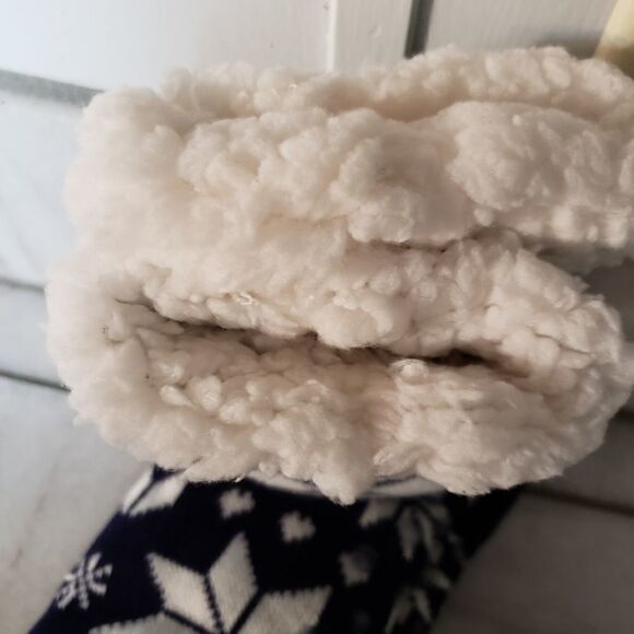 Ladies Cabin Sherpa Cuff Snowflake Design Navy White  Slipper Socks 8.5-10 - Picture 3 of 7